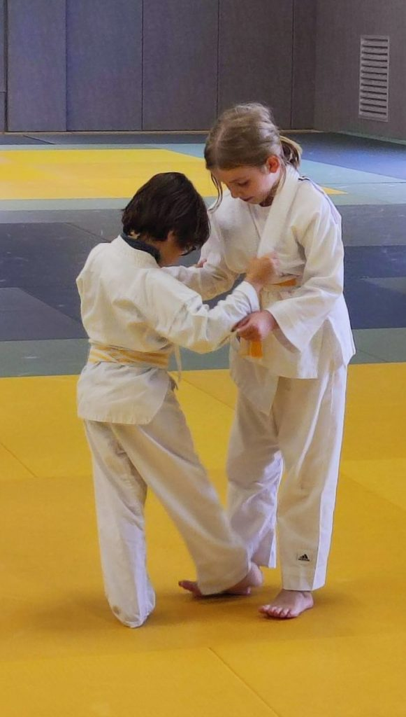 Enfants pratiquant le Judo